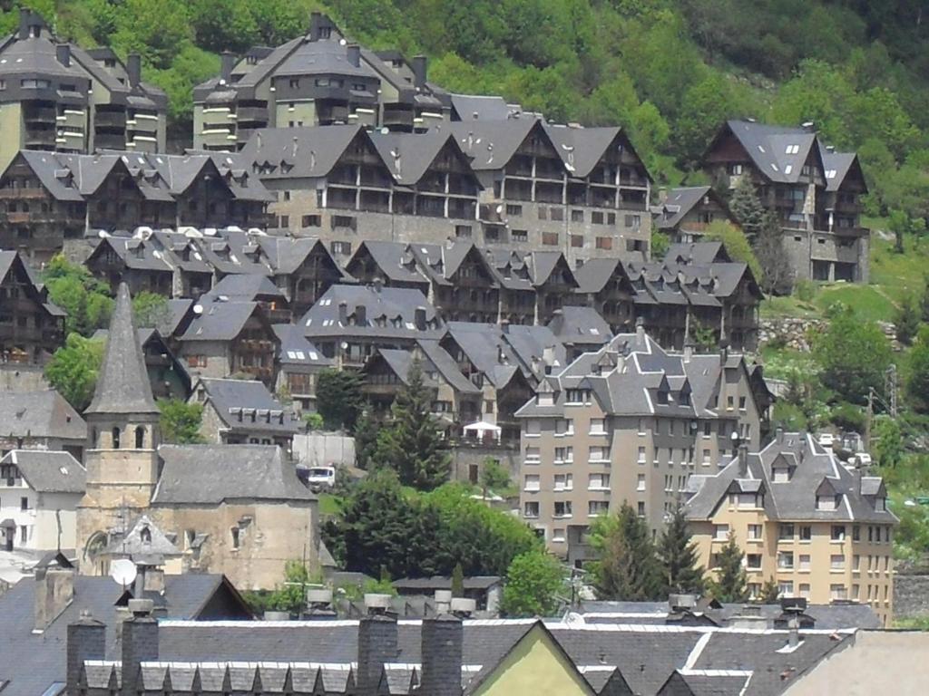 Apartamento La Santeta De Aran Vielha Exteriör bild