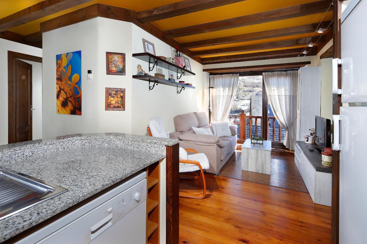 Apartamento La Santeta De Aran Vielha Exteriör bild